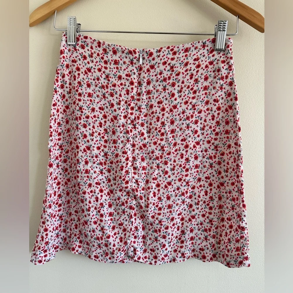 Brandy Melville | Floral Mini Skirt, Size XS/S ✨ - Picture 5 of 9